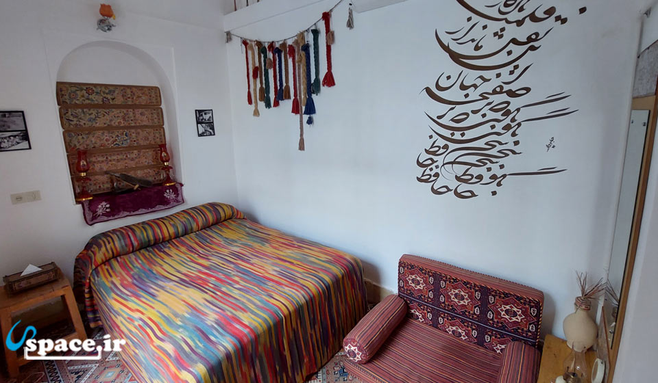 نمای داخلی اتاق ترنج اقامتگاه بوم گردی نارنجستان یزد